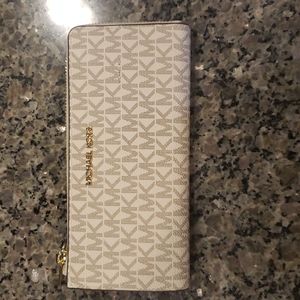 Vanilla/Tan wallet